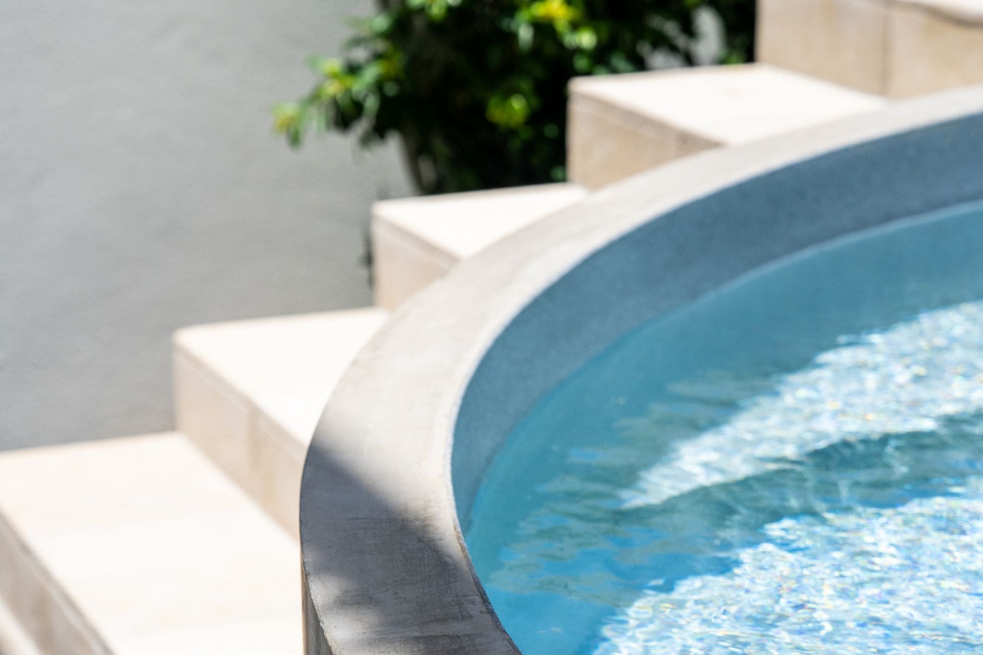 Plungie Arena, a circular plunge pool, in a Brisbane backyard. The pool is installed above ground, creating an architectural feature for this newly renovated space.